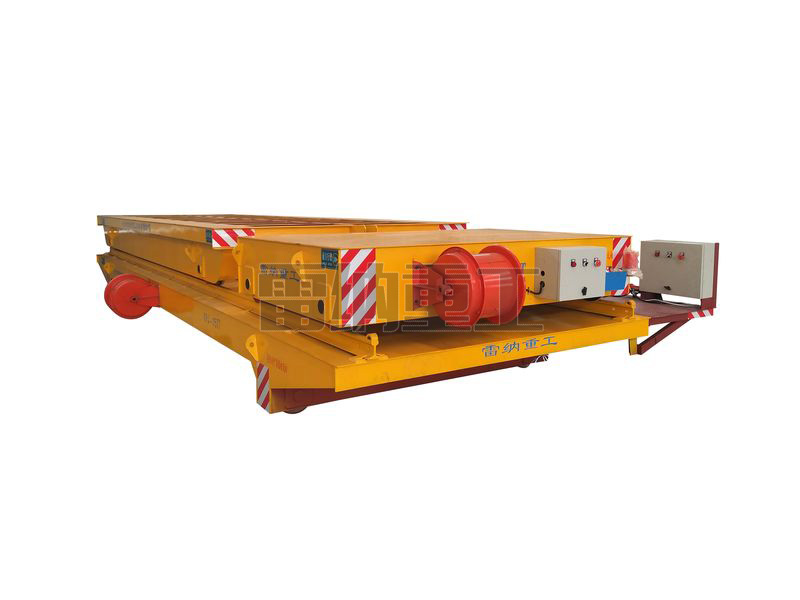 電動(dòng)擺渡車(chē)、軌道牽引車(chē)和噴漆房軌道車(chē)組合
